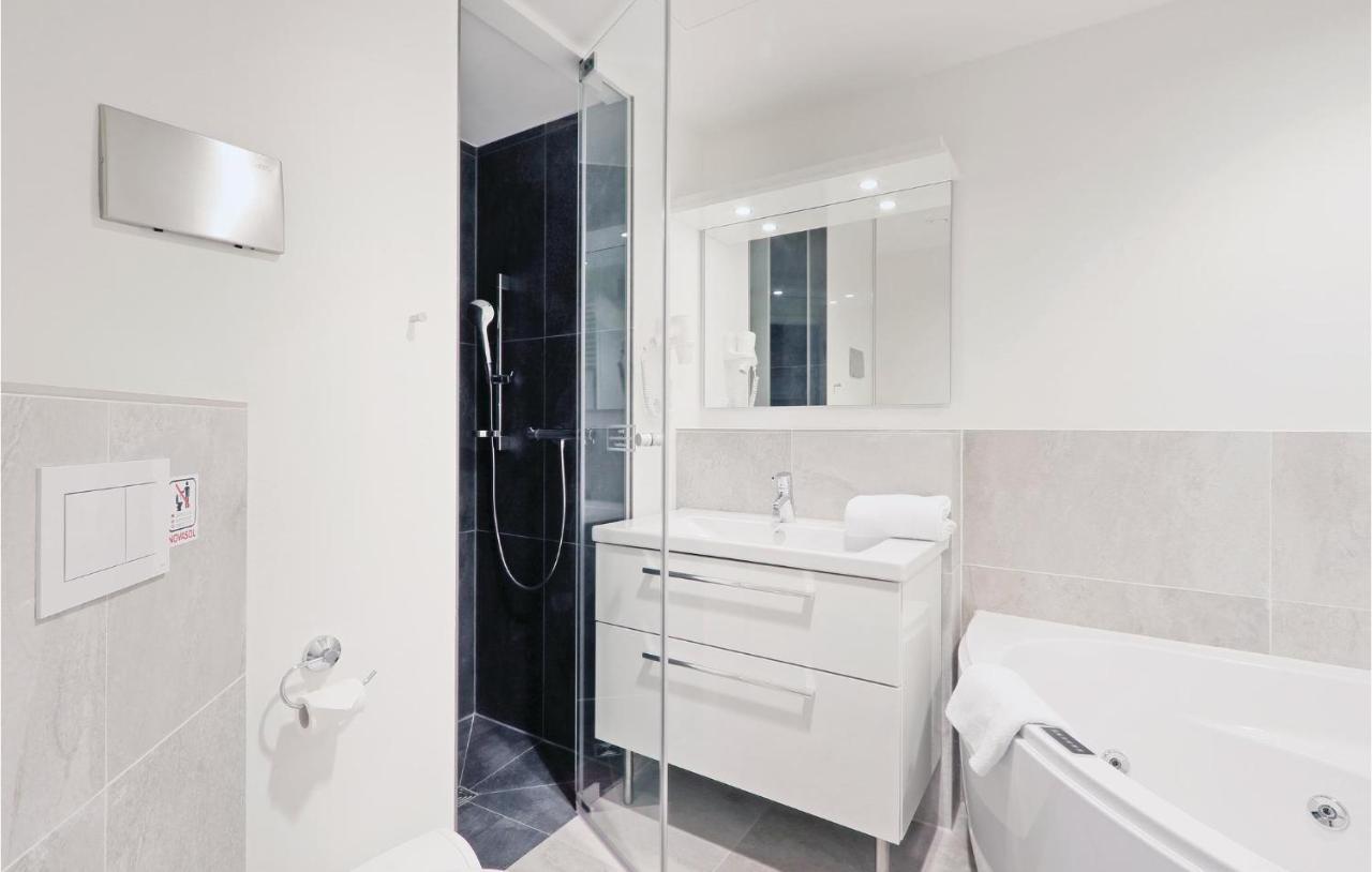 Cozy Apartment In Luebeck Travemuende With Sauna Ngoại thất bức ảnh